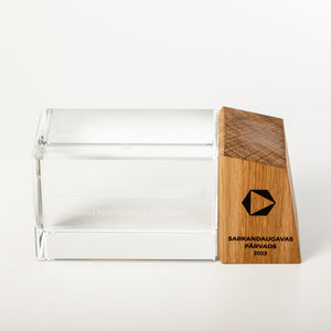 Glass award with 3D engraved logo