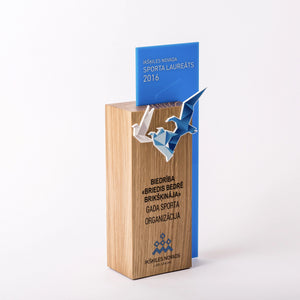 Custom hardwood oak acrylic bagde award-Awards and medal studio 4